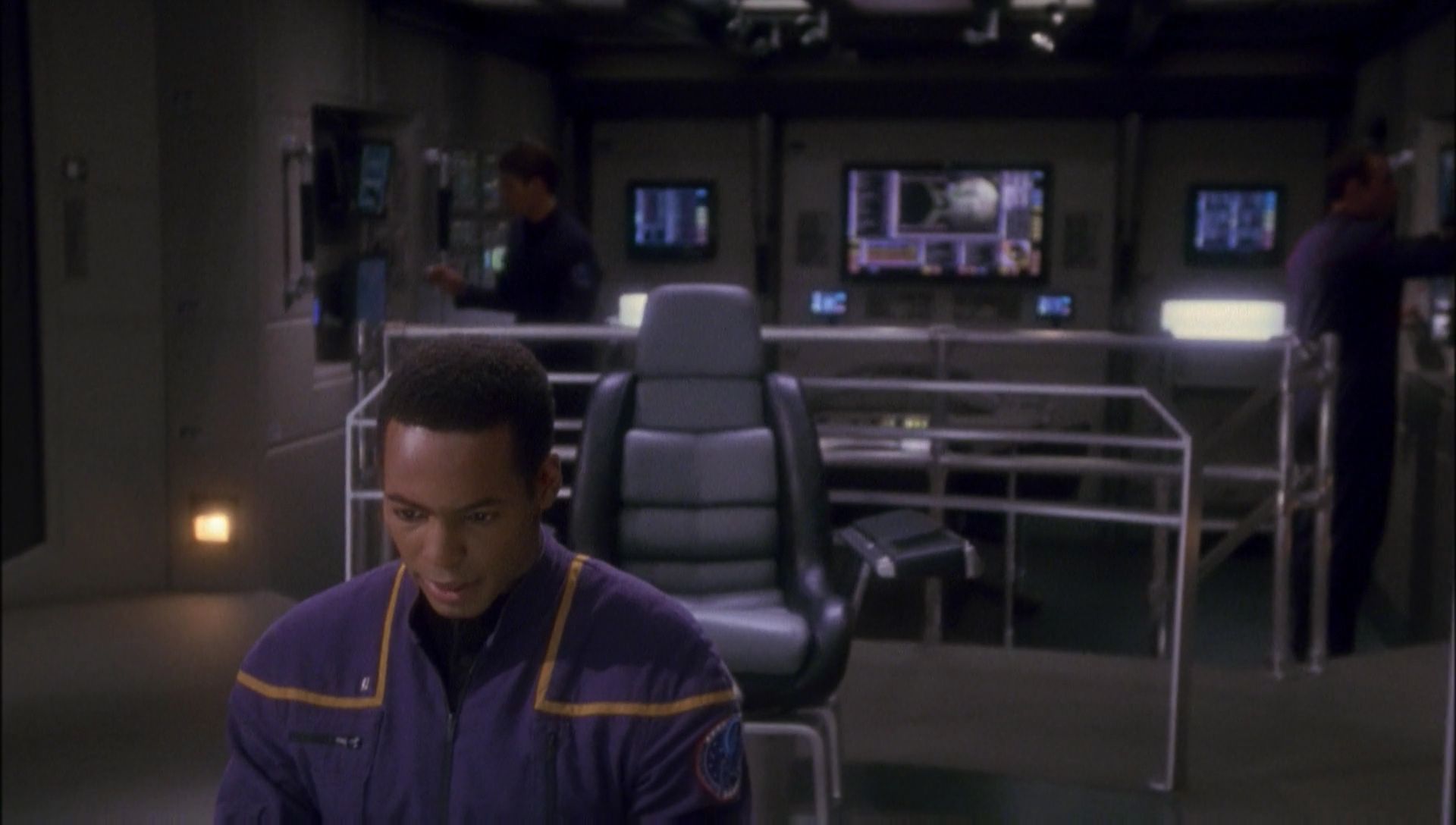ariane179254_Enterprise_1x01-1x02_BrokenBow_4454.jpg