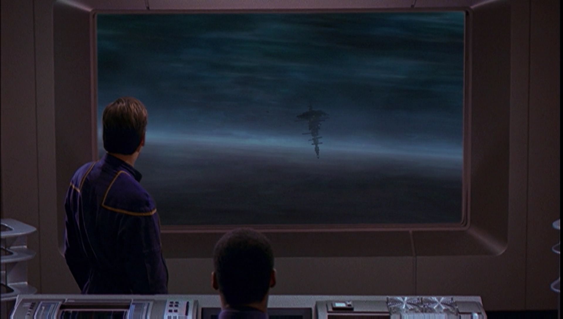 ariane179254_Enterprise_1x01-1x02_BrokenBow_4462.jpg