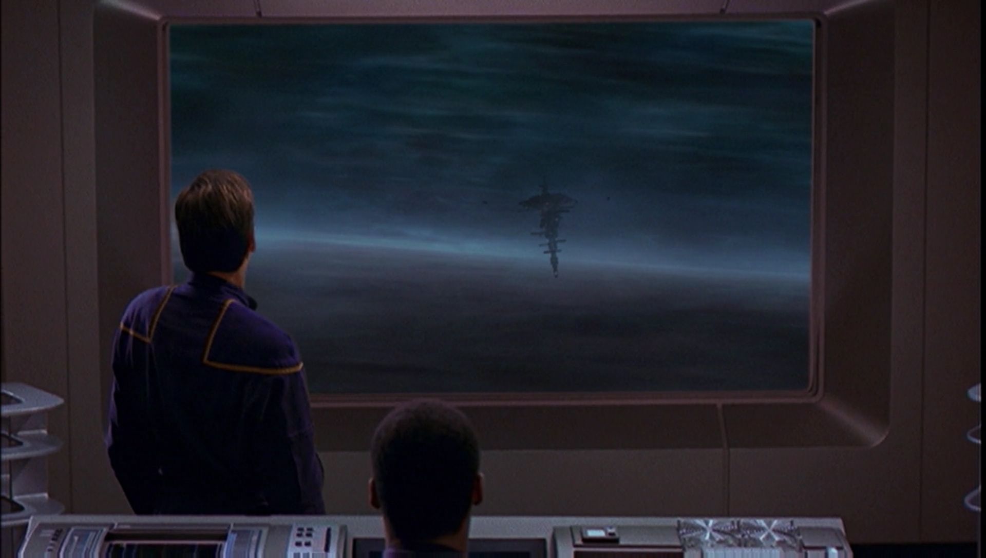 ariane179254_Enterprise_1x01-1x02_BrokenBow_4464.jpg