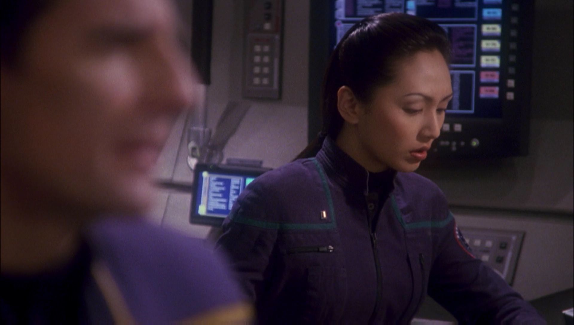 ariane179254_Enterprise_1x01-1x02_BrokenBow_4476.jpg
