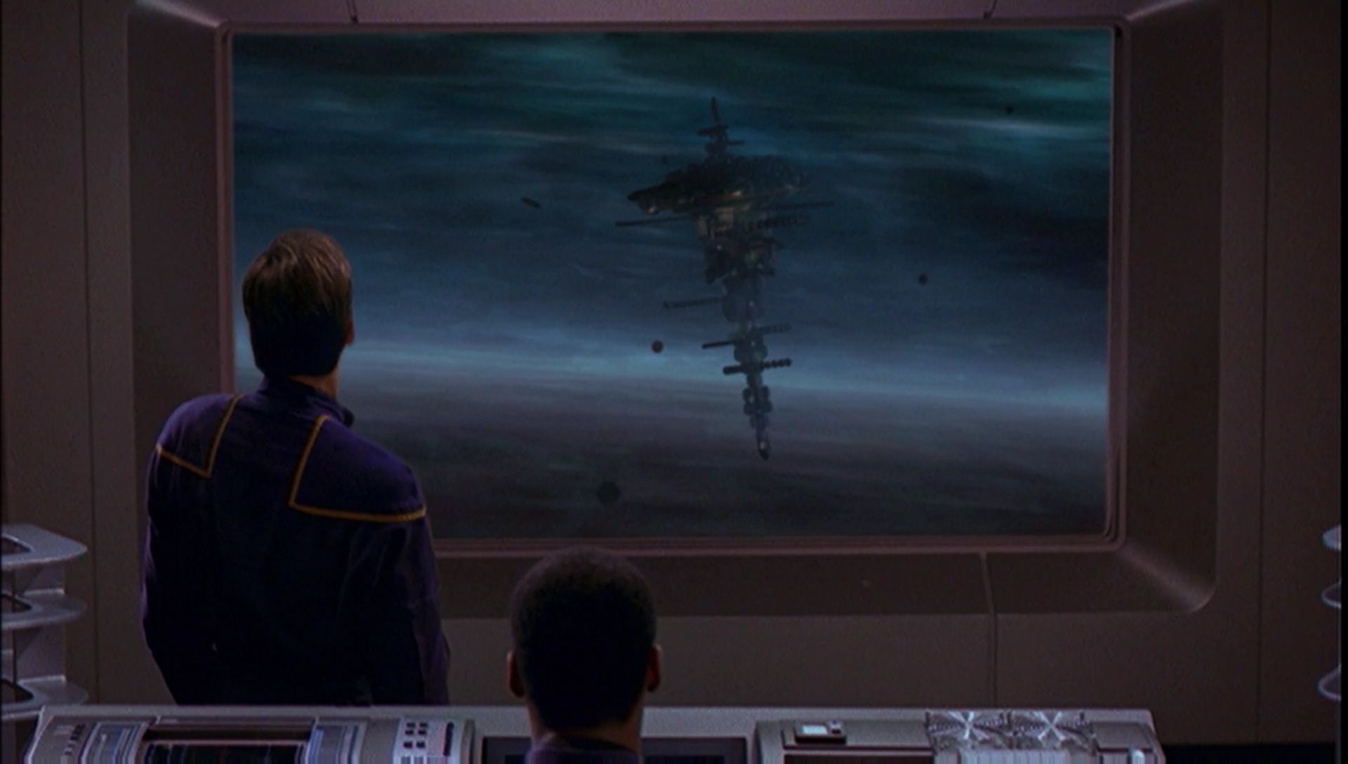 ariane179254_Enterprise_1x01-1x02_BrokenBow_4478.jpg