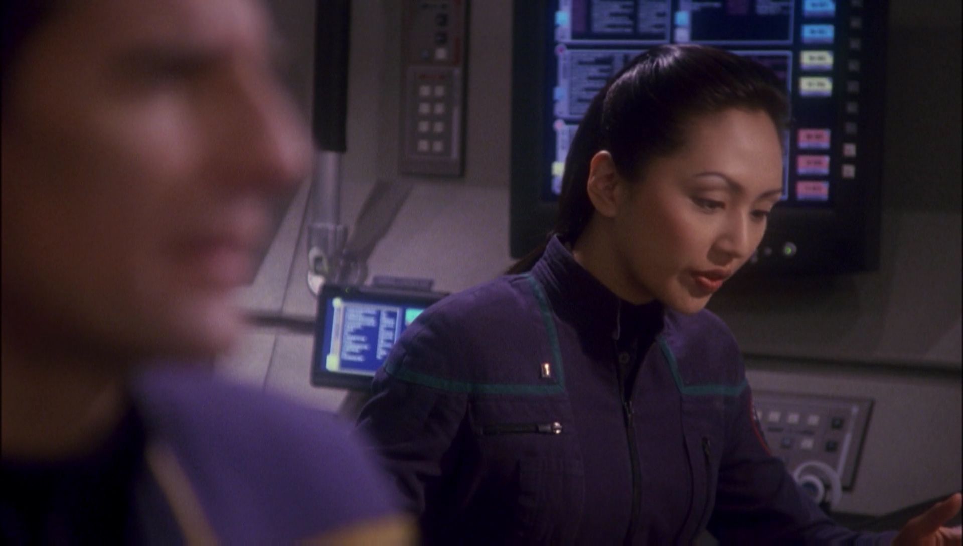 ariane179254_Enterprise_1x01-1x02_BrokenBow_4482.jpg