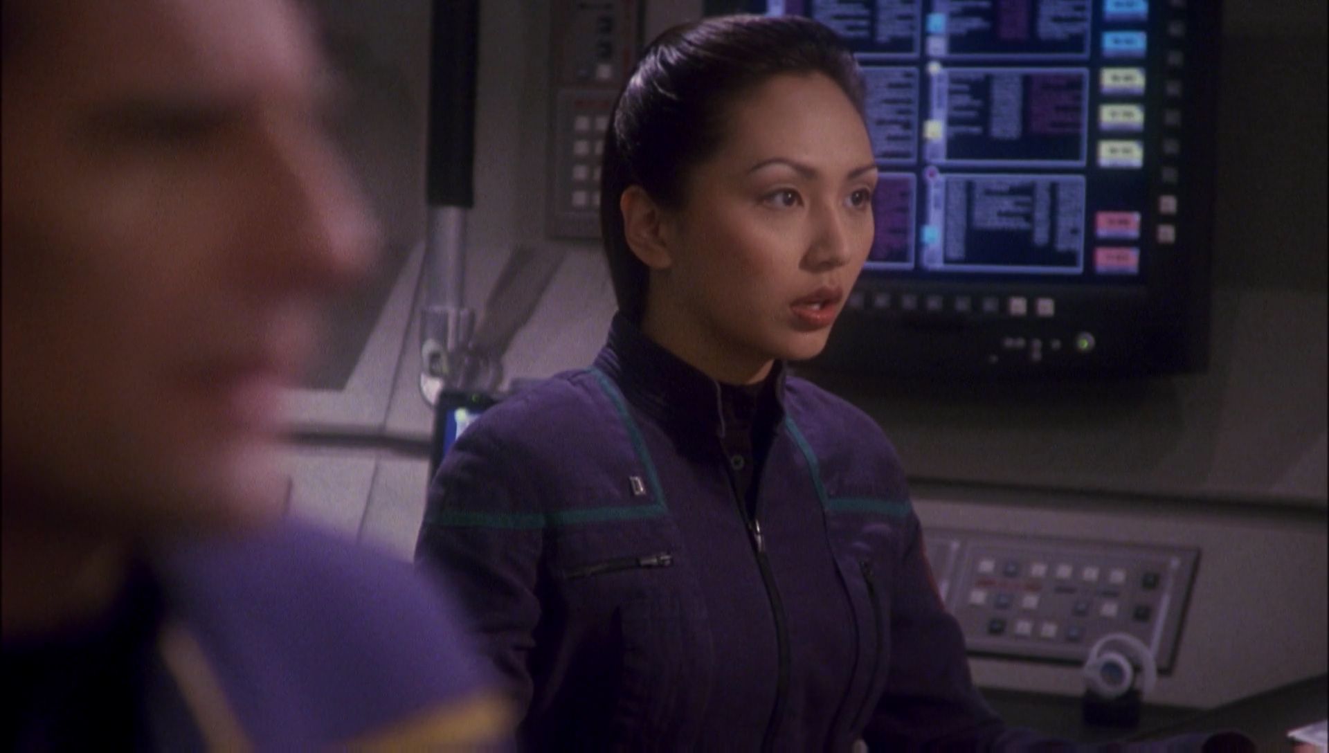 ariane179254_Enterprise_1x01-1x02_BrokenBow_4485.jpg
