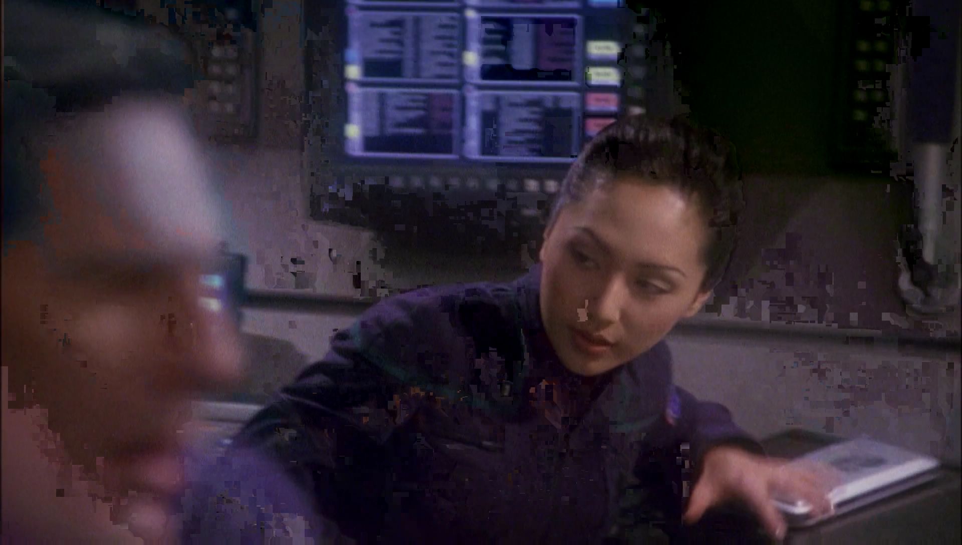 ariane179254_Enterprise_1x01-1x02_BrokenBow_4491.jpg
