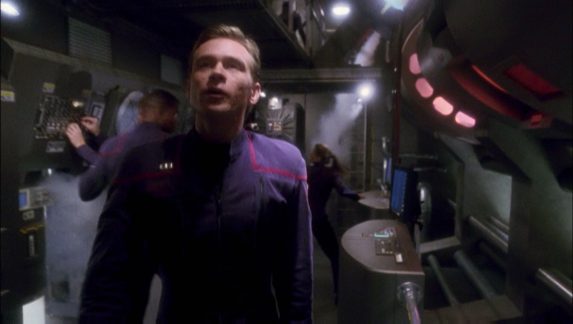 ariane179254_Enterprise_1x01-1x02_BrokenBow_4493.jpg