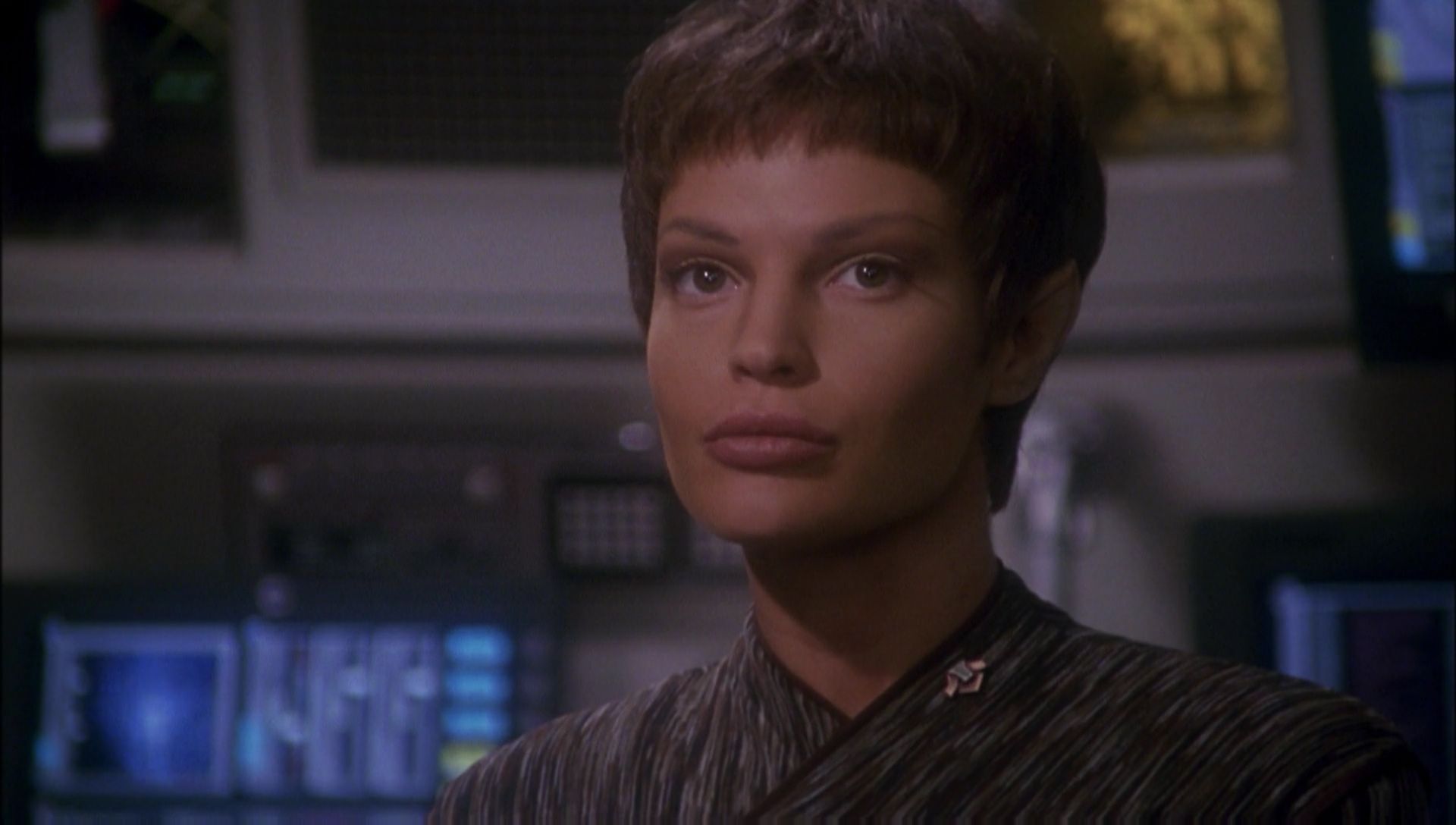ariane179254_Enterprise_1x01-1x02_BrokenBow_4500.jpg