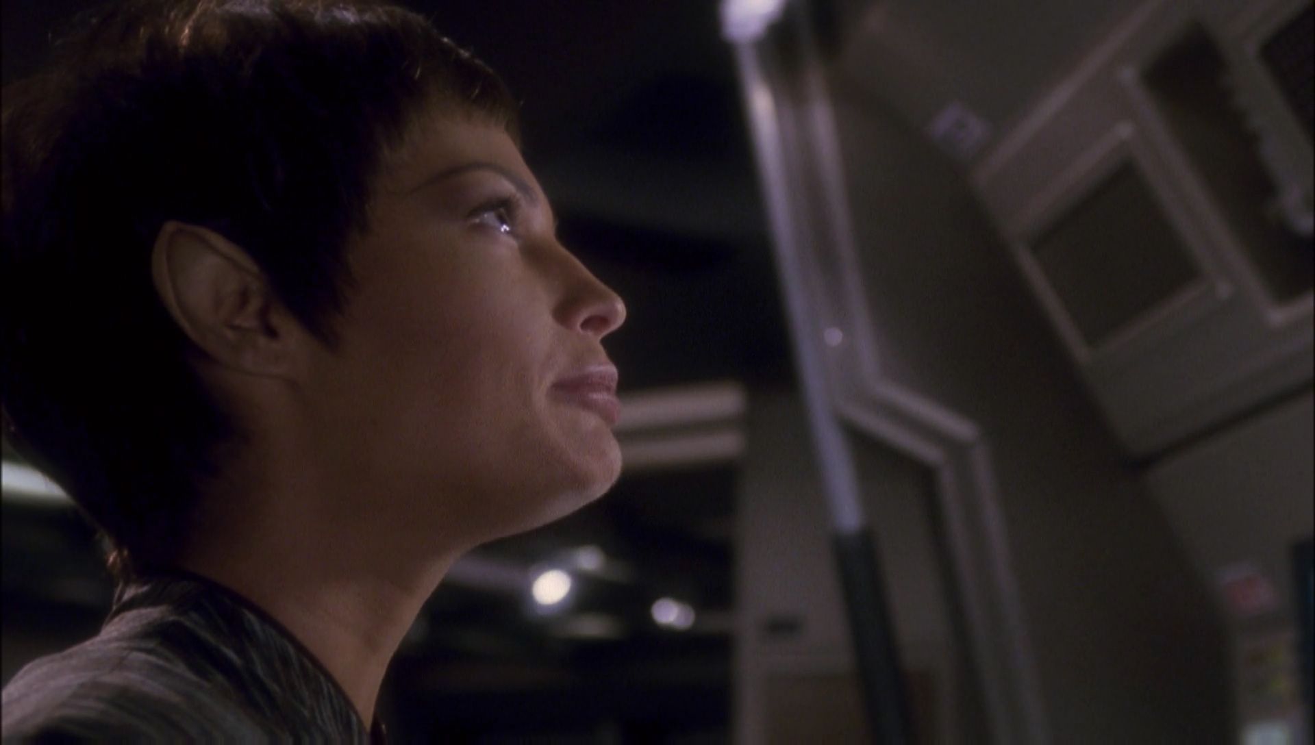 ariane179254_Enterprise_1x01-1x02_BrokenBow_4515.jpg