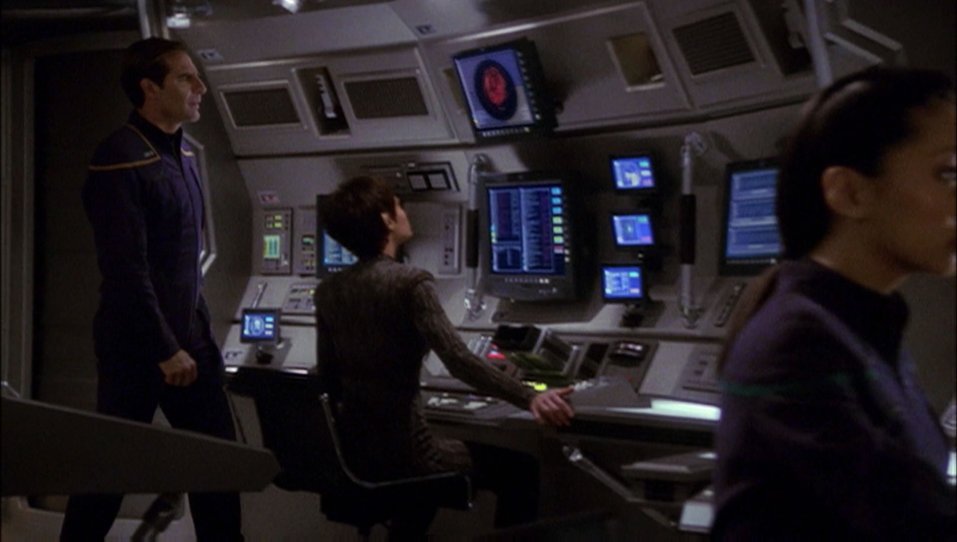 ariane179254_Enterprise_1x01-1x02_BrokenBow_4520.jpg