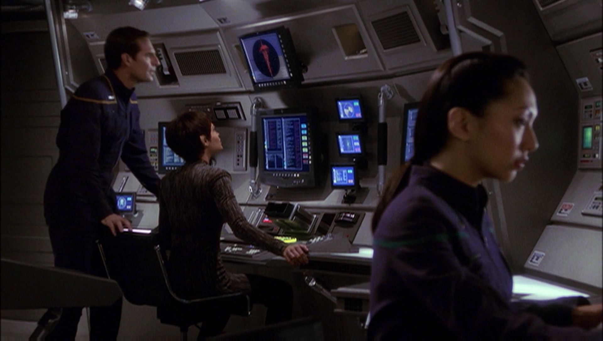 ariane179254_Enterprise_1x01-1x02_BrokenBow_4522.jpg