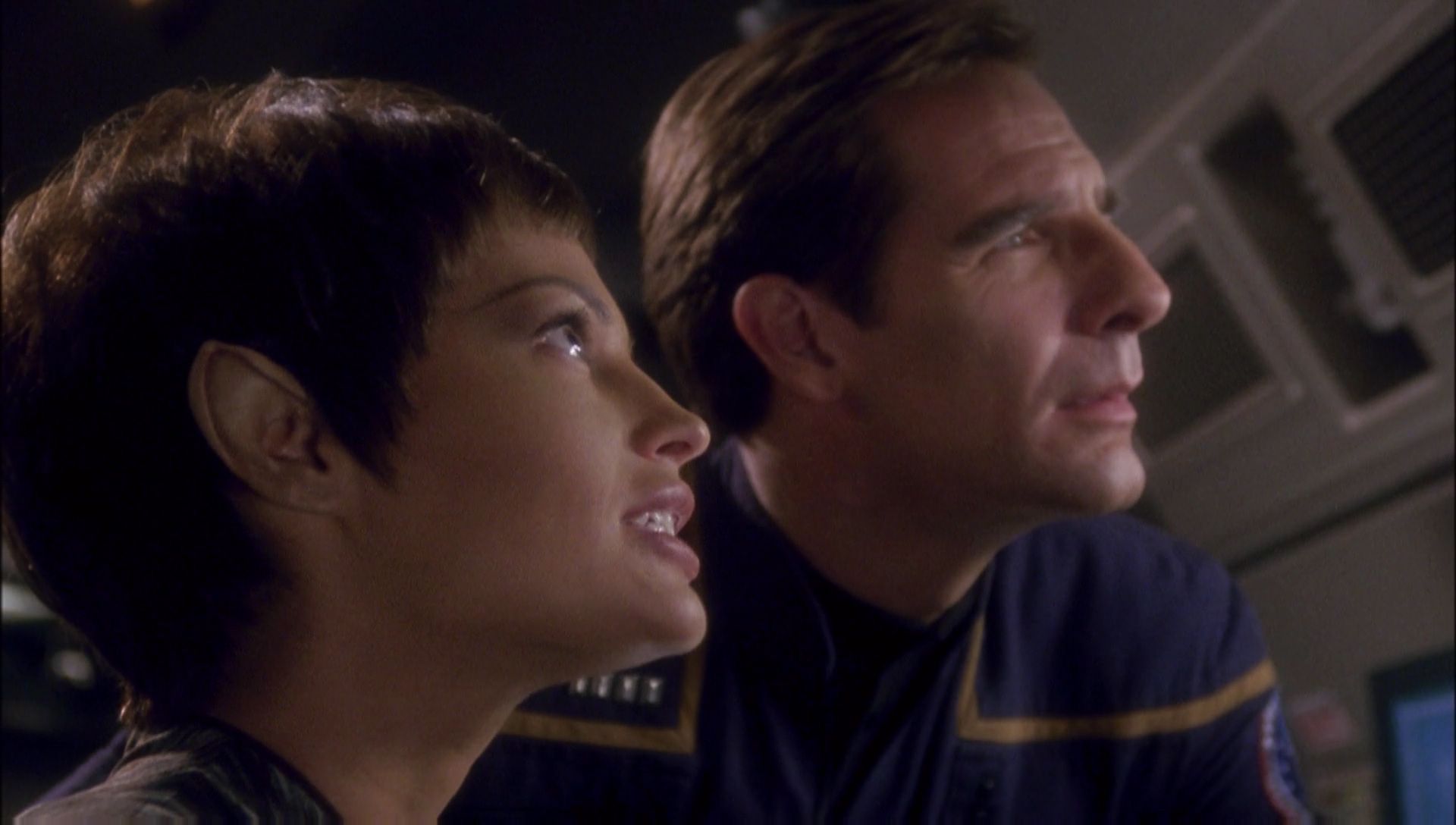 ariane179254_Enterprise_1x01-1x02_BrokenBow_4527.jpg