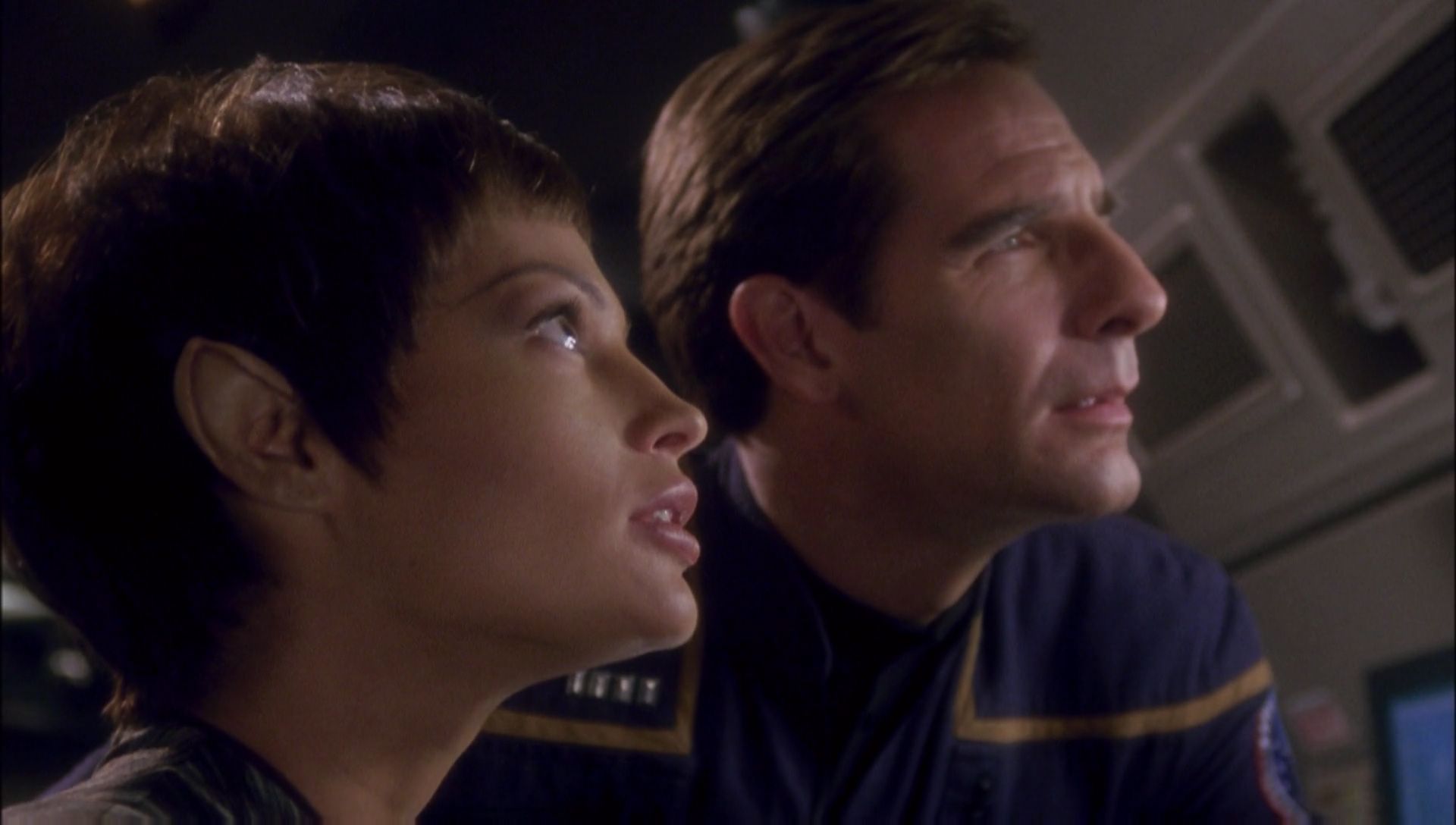ariane179254_Enterprise_1x01-1x02_BrokenBow_4528.jpg