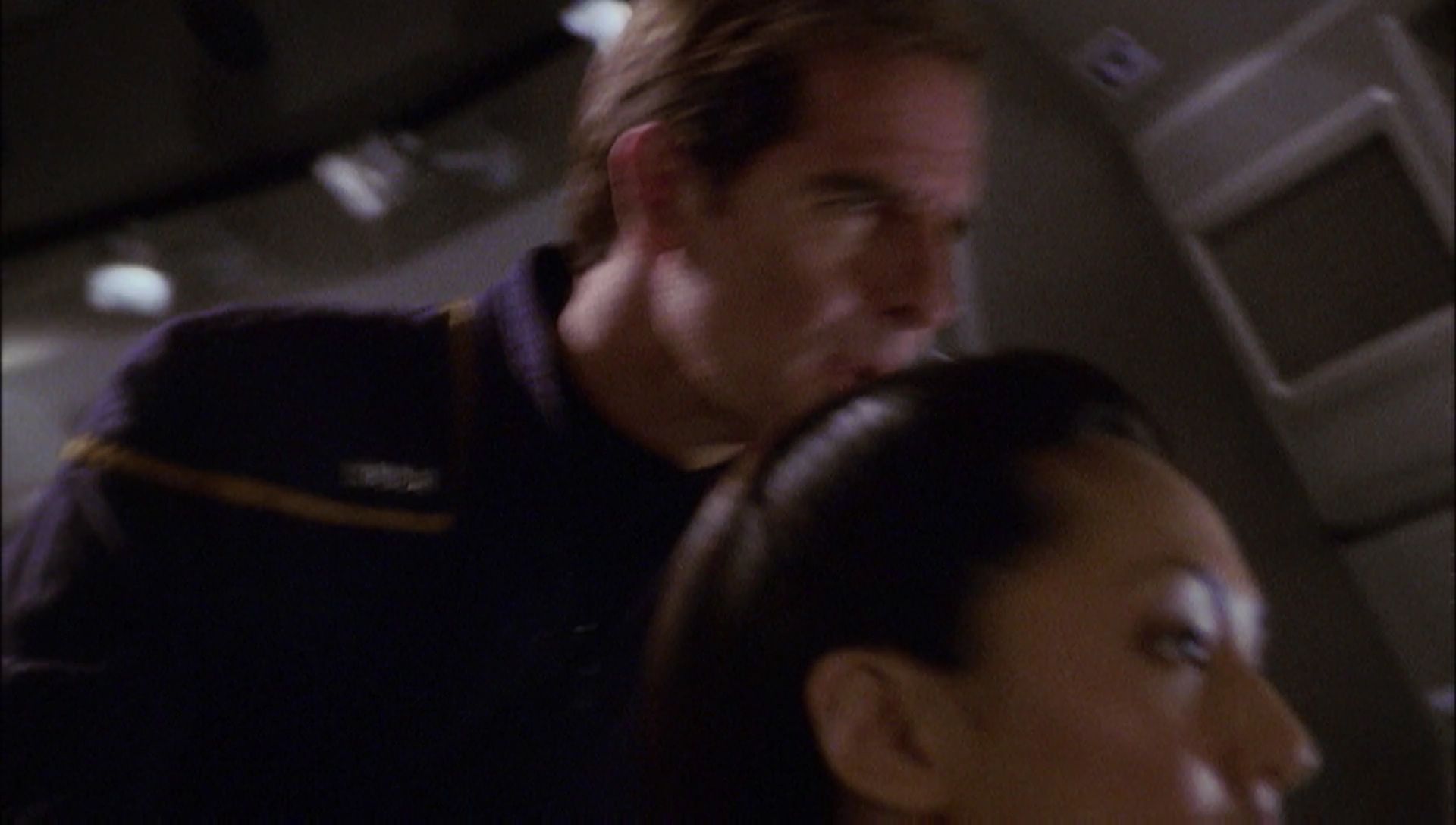 ariane179254_Enterprise_1x01-1x02_BrokenBow_4535.jpg