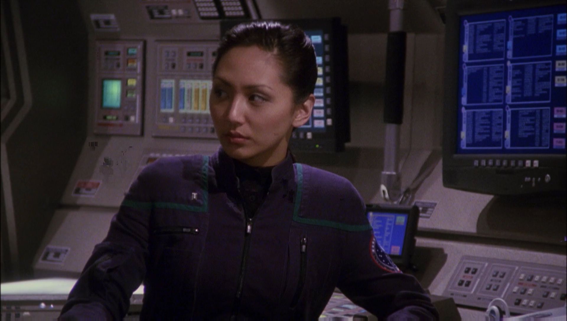 ariane179254_Enterprise_1x01-1x02_BrokenBow_4587.jpg