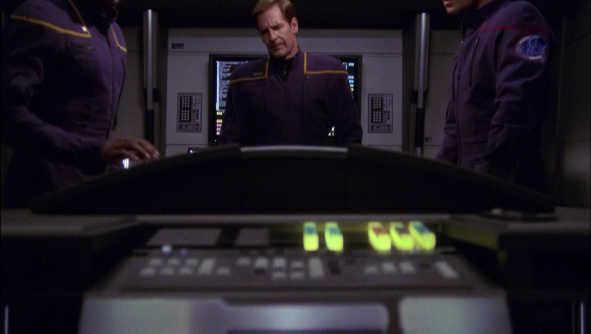 ariane179254_Enterprise_1x01-1x02_BrokenBow_4638.jpg