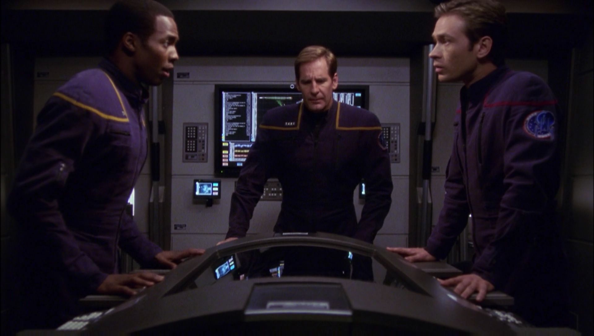 ariane179254_Enterprise_1x01-1x02_BrokenBow_4643.jpg