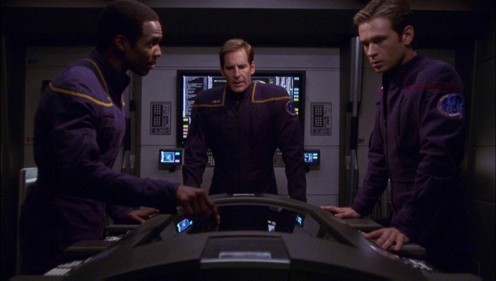 ariane179254_Enterprise_1x01-1x02_BrokenBow_4647.jpg