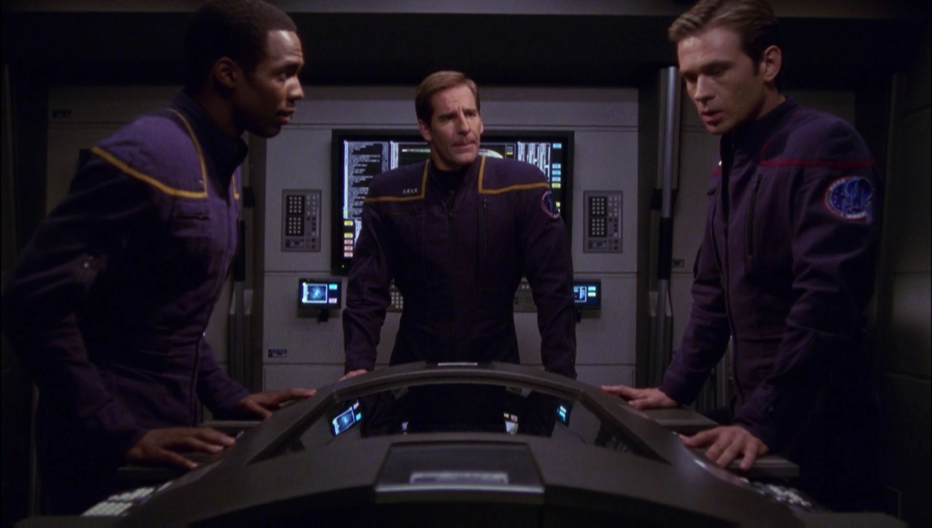 ariane179254_Enterprise_1x01-1x02_BrokenBow_4648.jpg