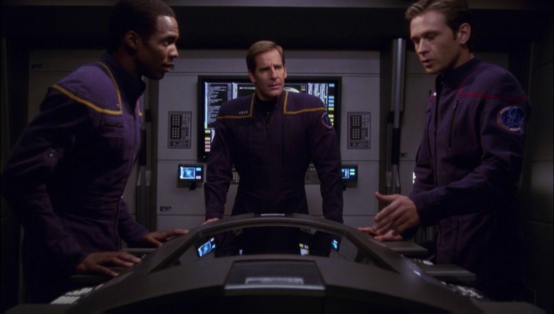 ariane179254_Enterprise_1x01-1x02_BrokenBow_4649.jpg