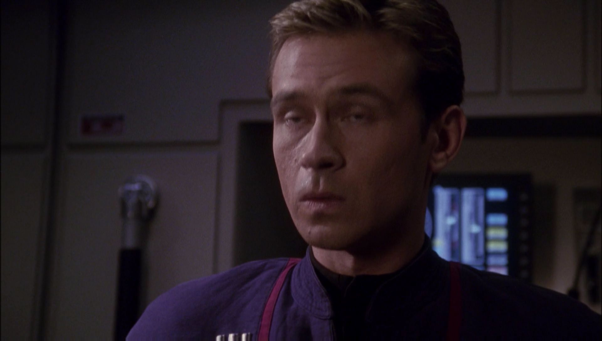 ariane179254_Enterprise_1x01-1x02_BrokenBow_4652.jpg