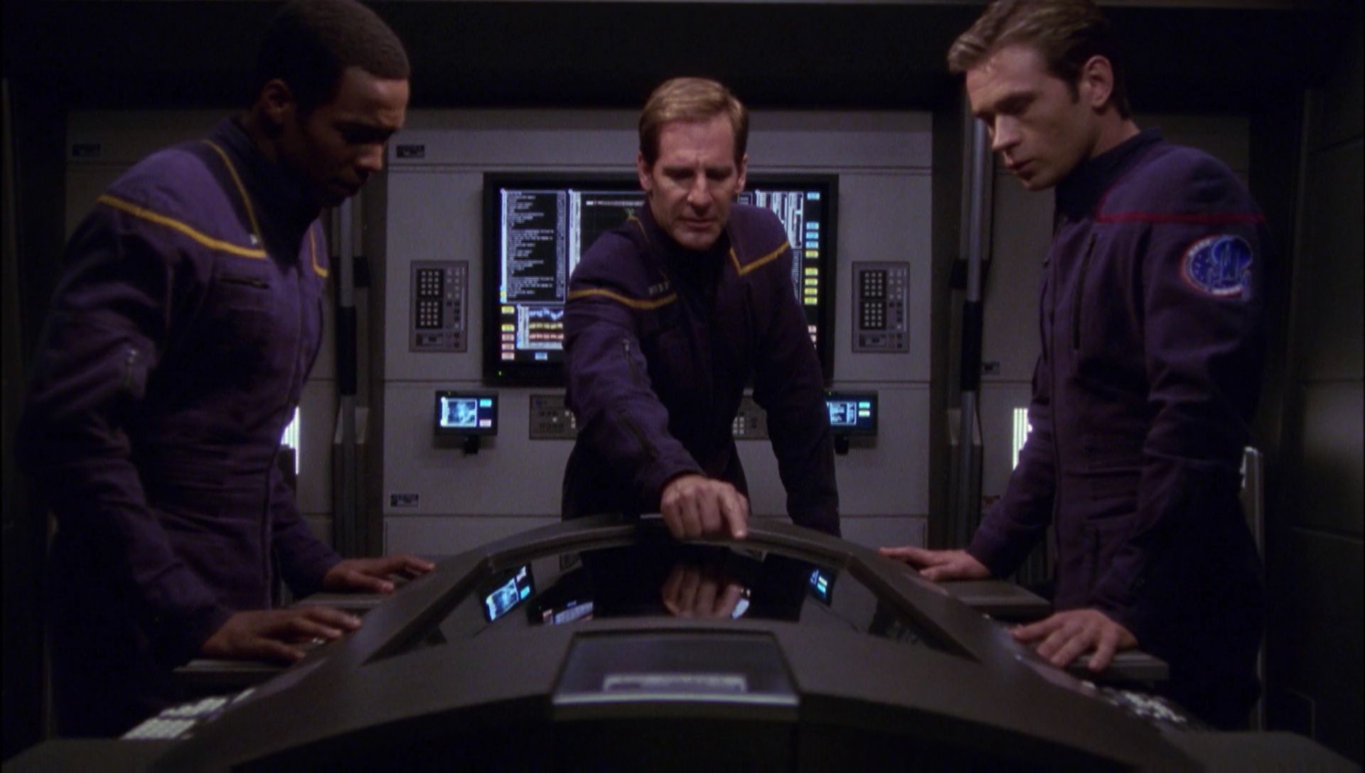 ariane179254_Enterprise_1x01-1x02_BrokenBow_4659.jpg