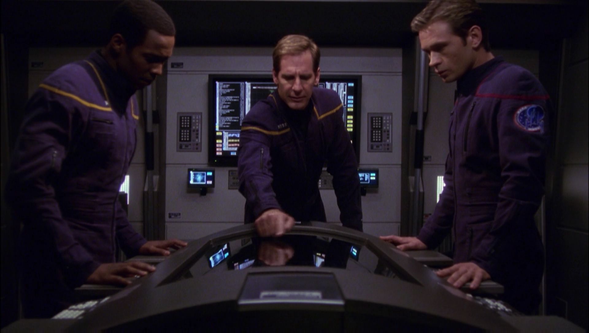 ariane179254_Enterprise_1x01-1x02_BrokenBow_4660.jpg