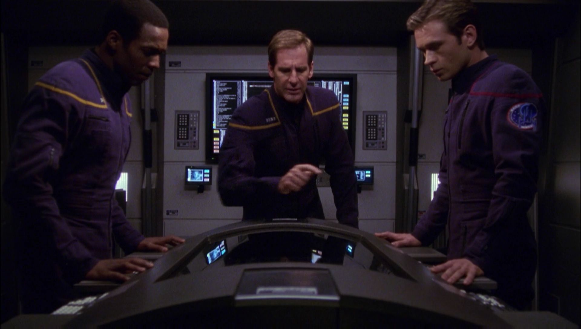 ariane179254_Enterprise_1x01-1x02_BrokenBow_4661.jpg