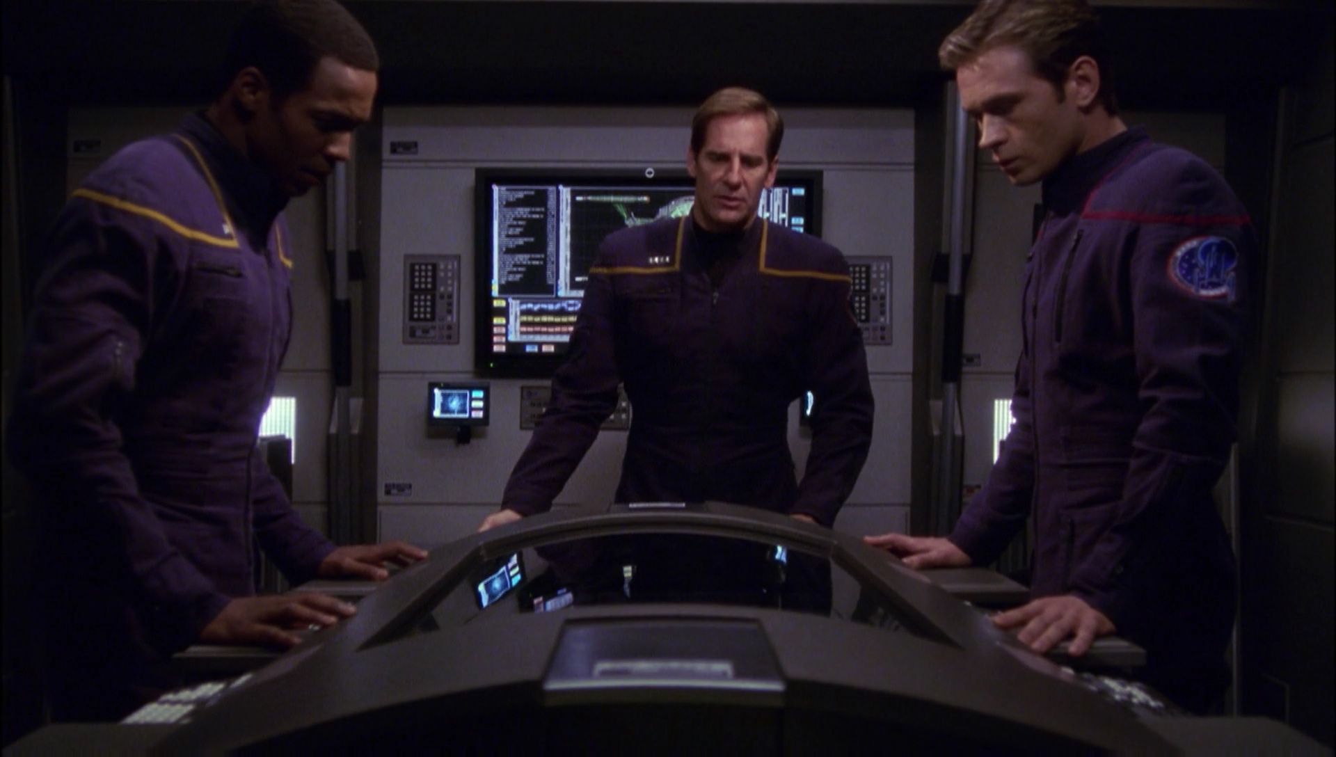ariane179254_Enterprise_1x01-1x02_BrokenBow_4662.jpg
