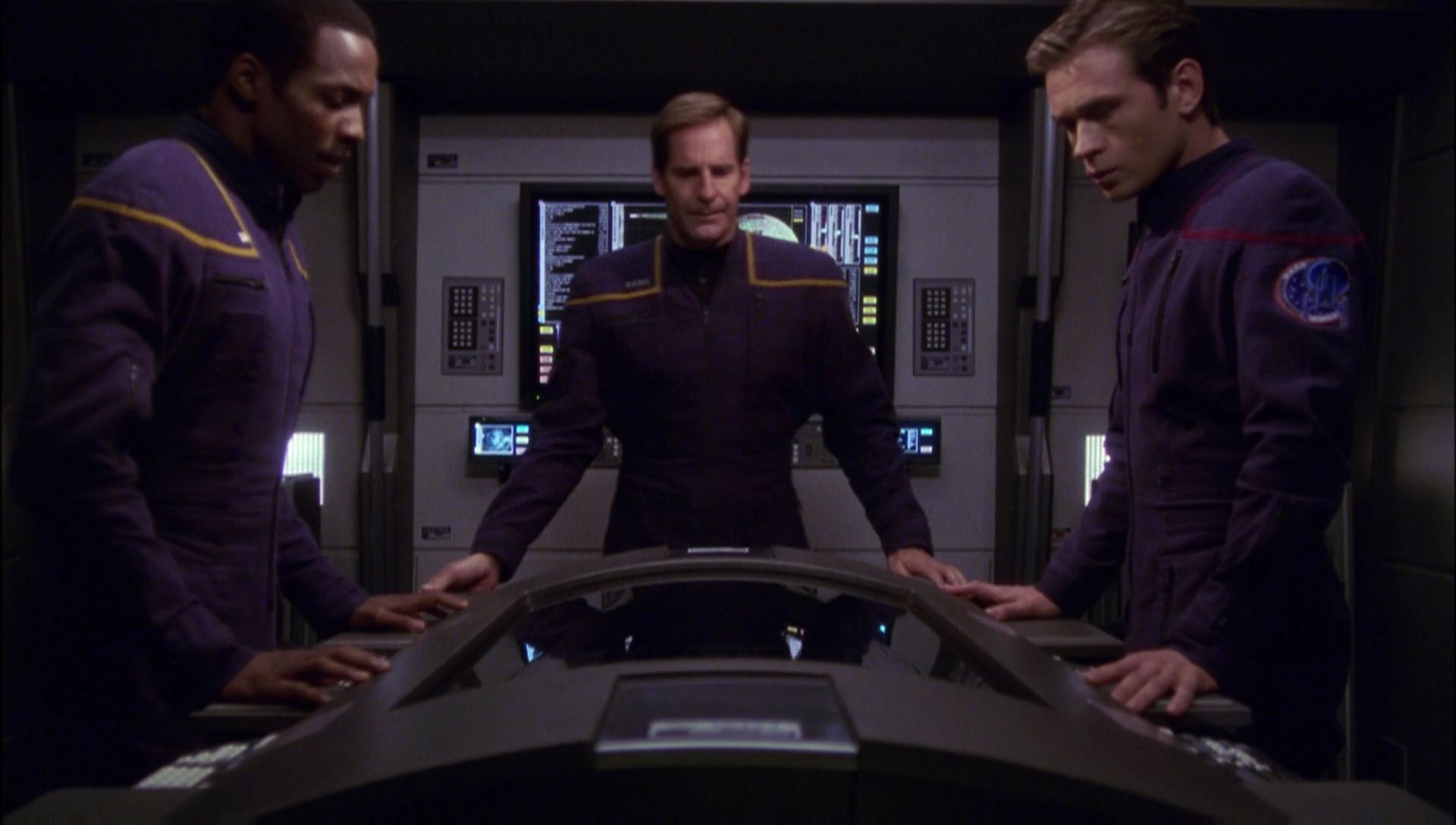 ariane179254_Enterprise_1x01-1x02_BrokenBow_4663.jpg