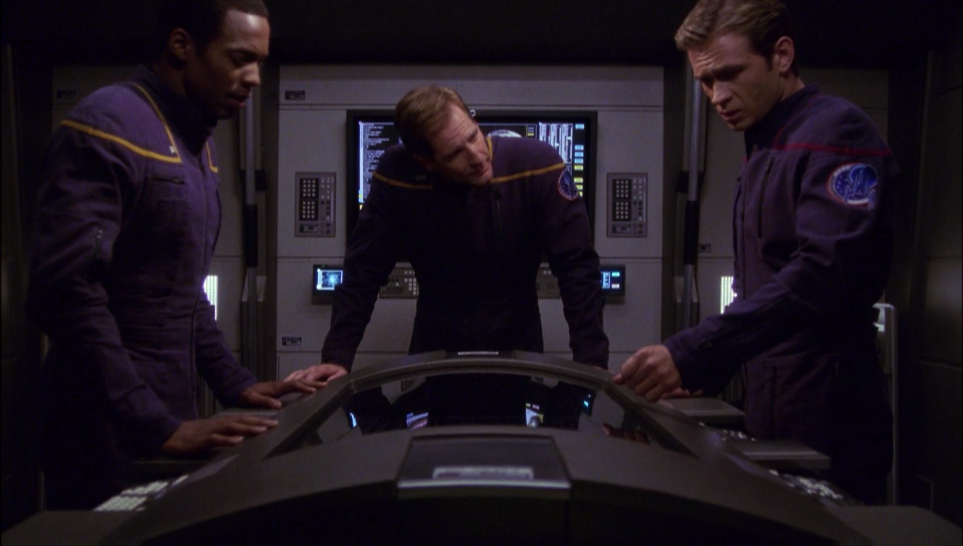 ariane179254_Enterprise_1x01-1x02_BrokenBow_4673.jpg