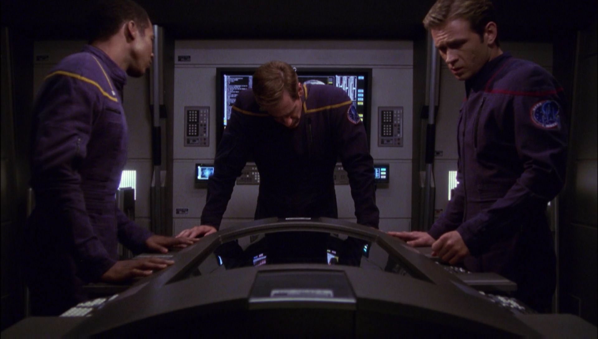 ariane179254_Enterprise_1x01-1x02_BrokenBow_4676.jpg