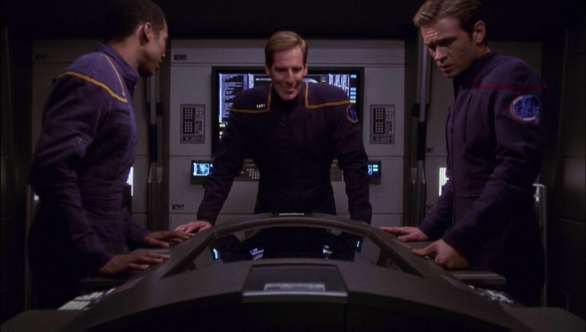 ariane179254_Enterprise_1x01-1x02_BrokenBow_4677.jpg