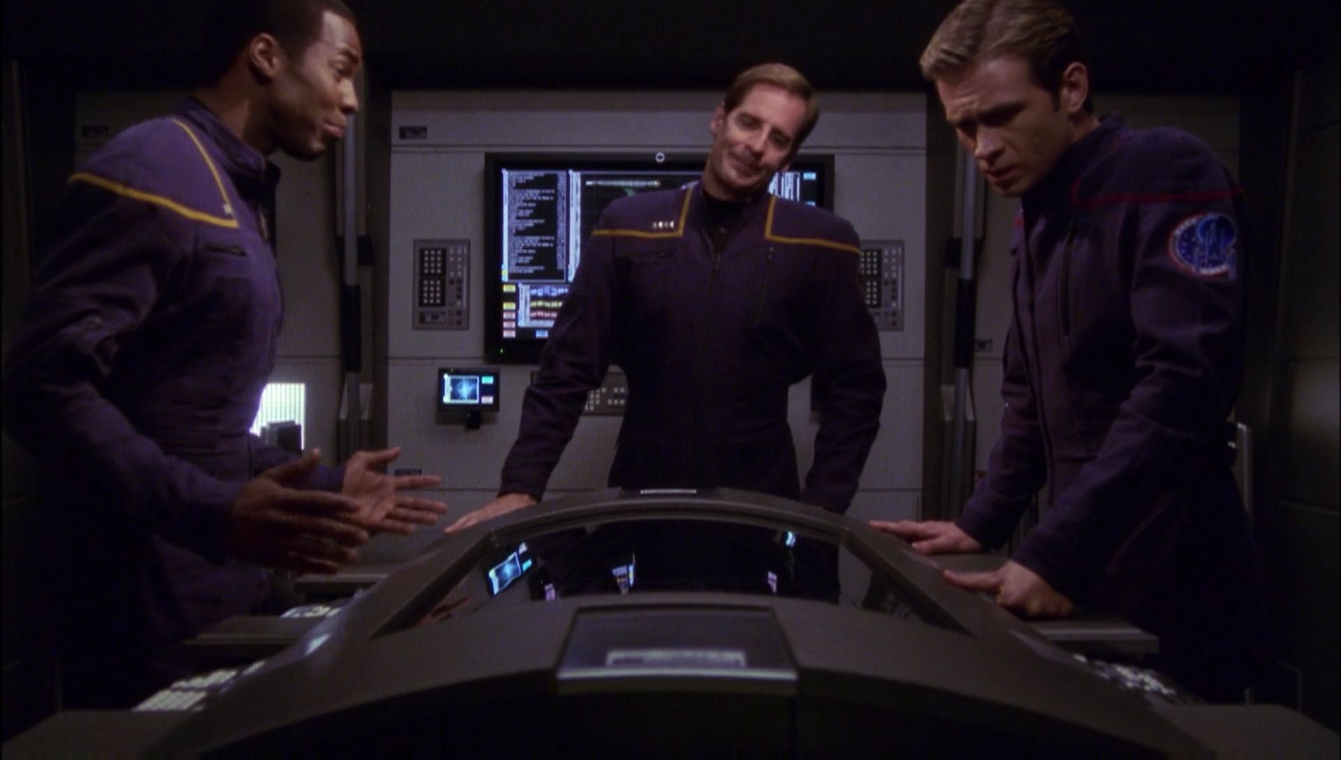ariane179254_Enterprise_1x01-1x02_BrokenBow_4678.jpg