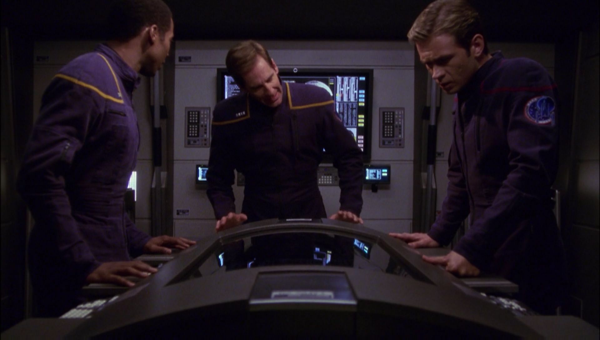 ariane179254_Enterprise_1x01-1x02_BrokenBow_4680.jpg