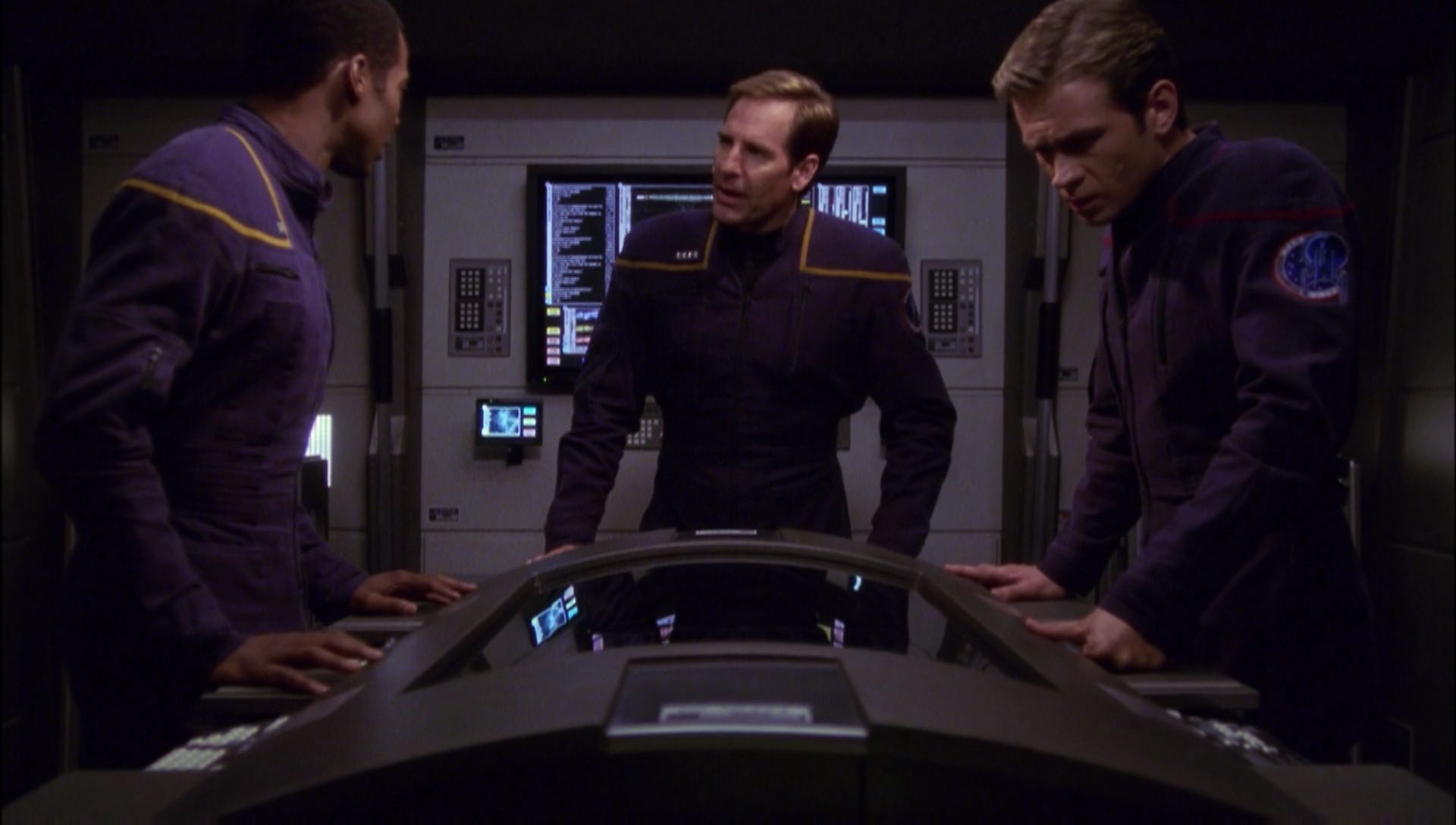 ariane179254_Enterprise_1x01-1x02_BrokenBow_4681.jpg