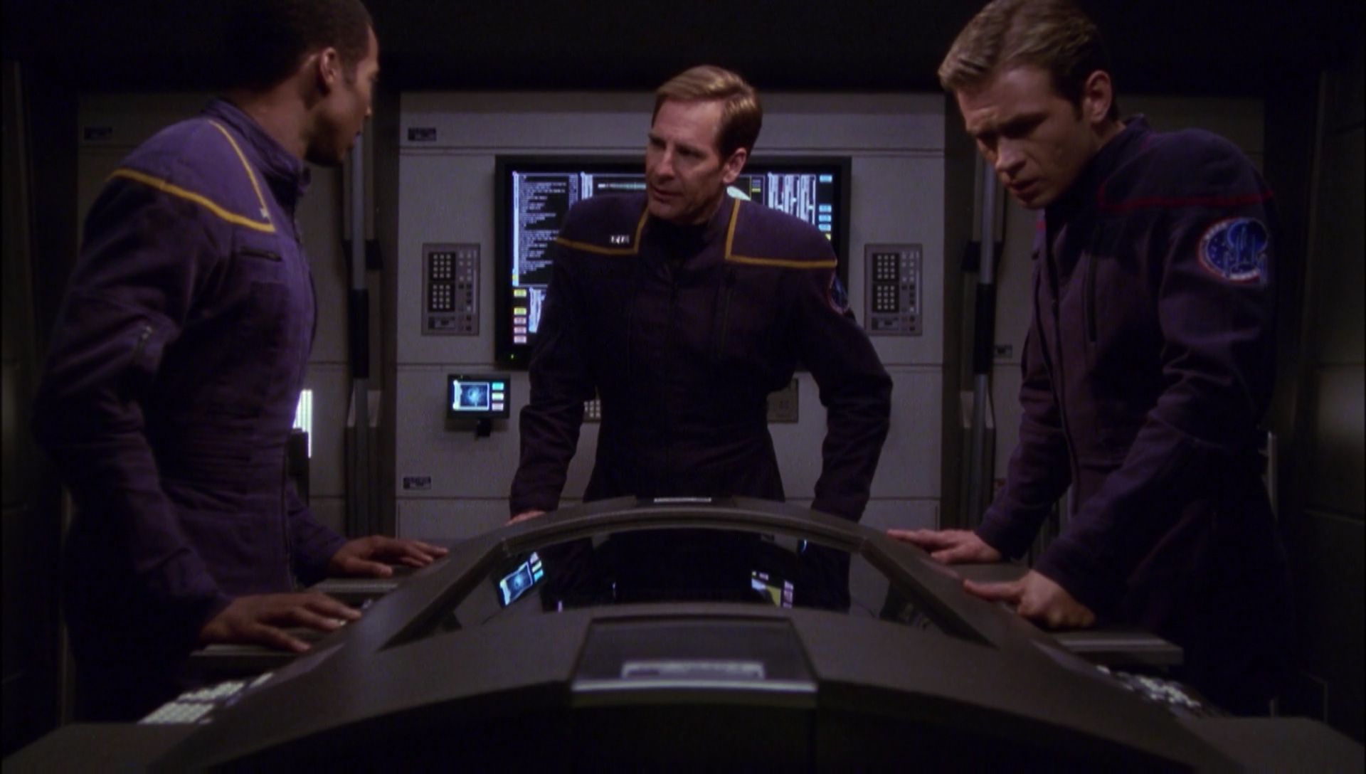 ariane179254_Enterprise_1x01-1x02_BrokenBow_4682.jpg