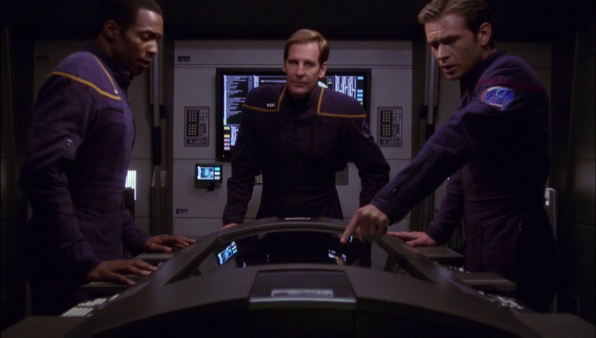 ariane179254_Enterprise_1x01-1x02_BrokenBow_4683.jpg