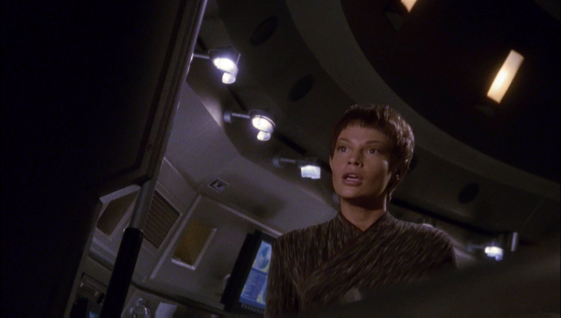 ariane179254_Enterprise_1x01-1x02_BrokenBow_4692.jpg