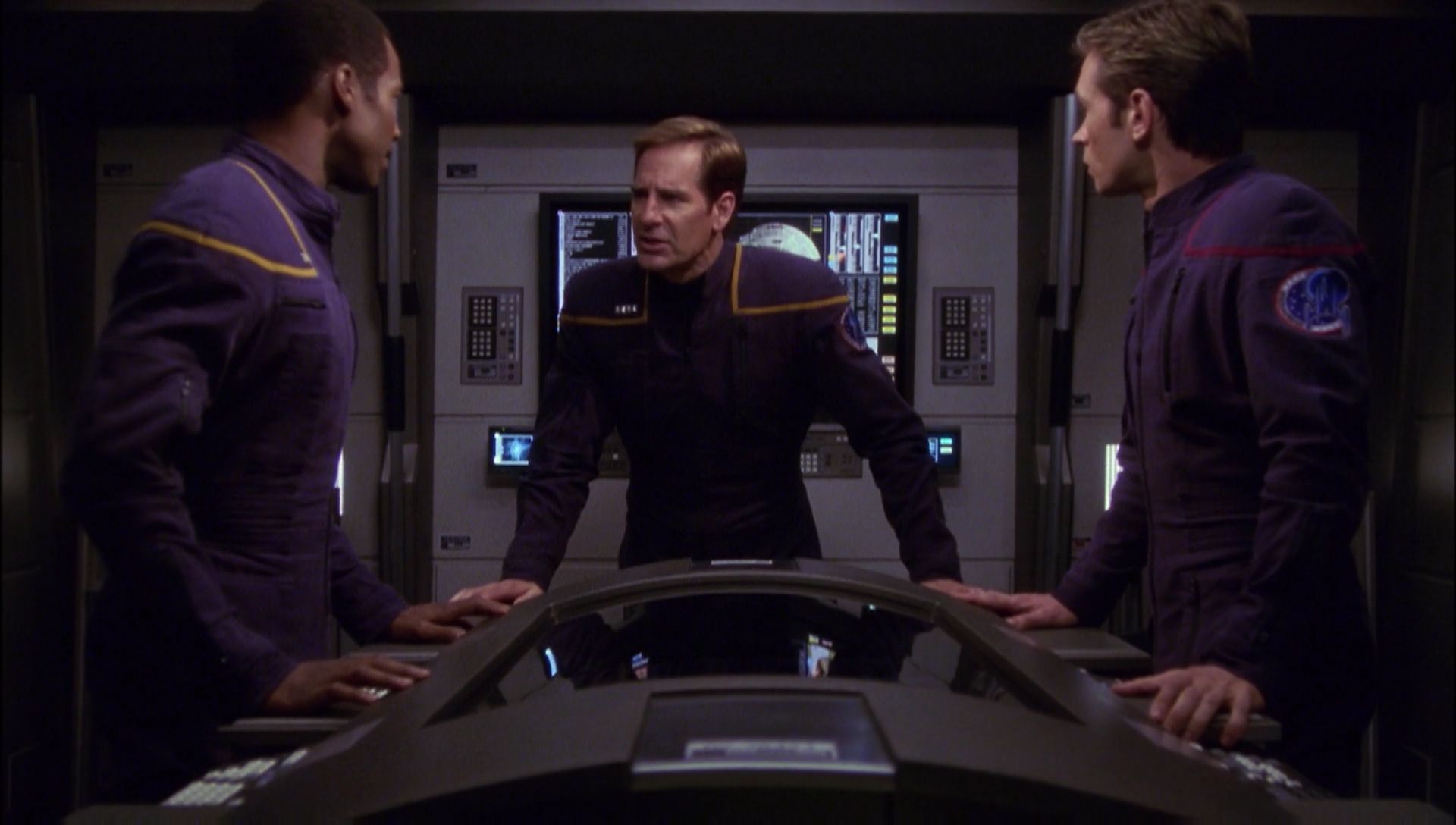 ariane179254_Enterprise_1x01-1x02_BrokenBow_4700.jpg