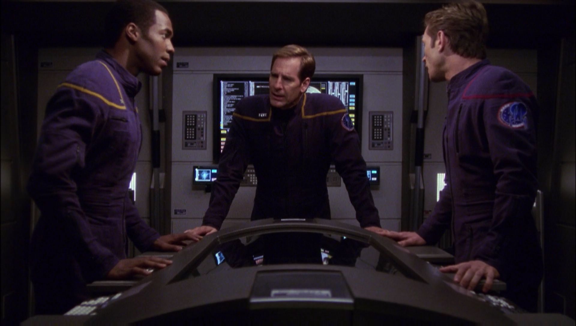 ariane179254_Enterprise_1x01-1x02_BrokenBow_4702.jpg