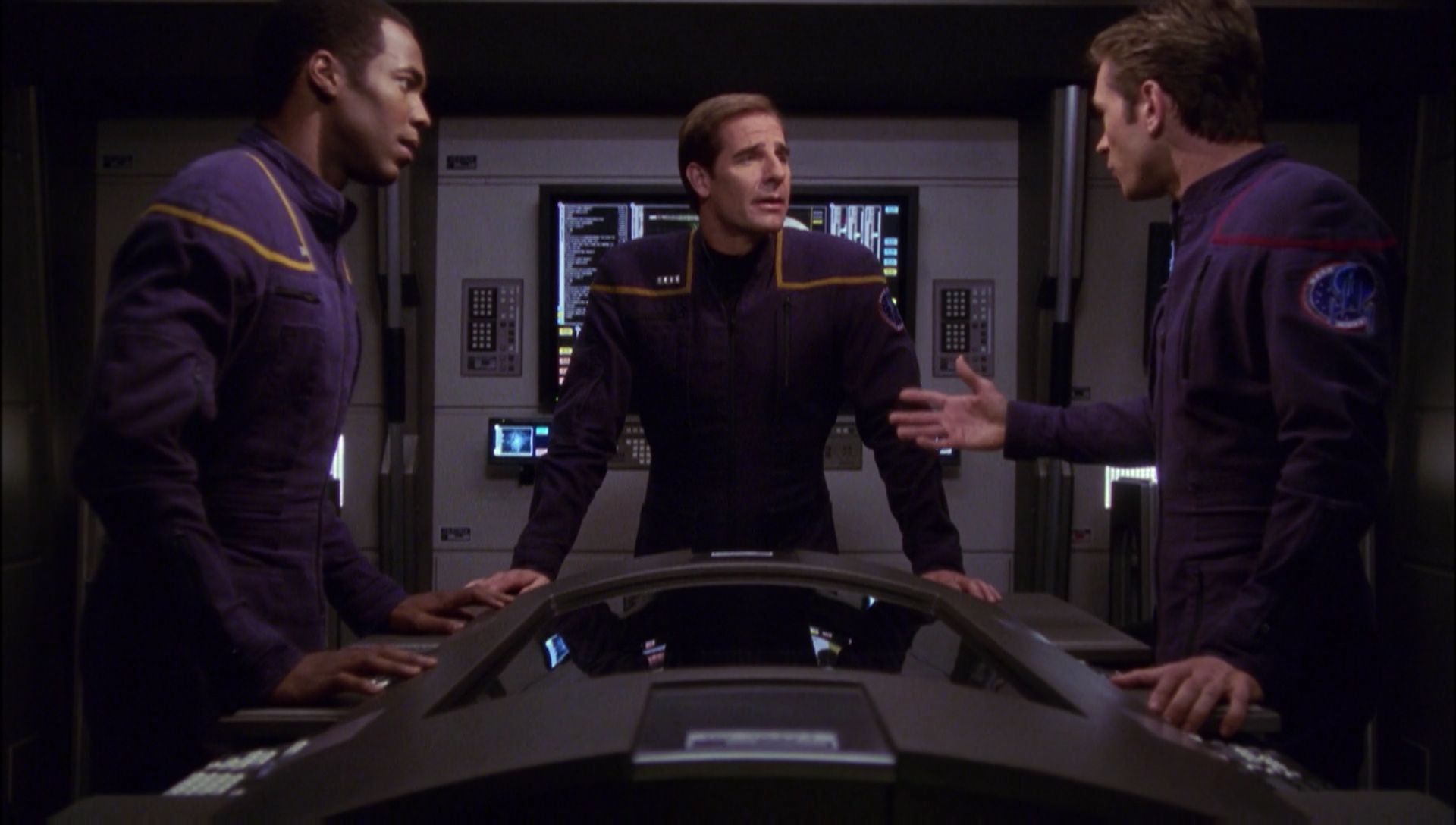 ariane179254_Enterprise_1x01-1x02_BrokenBow_4704.jpg