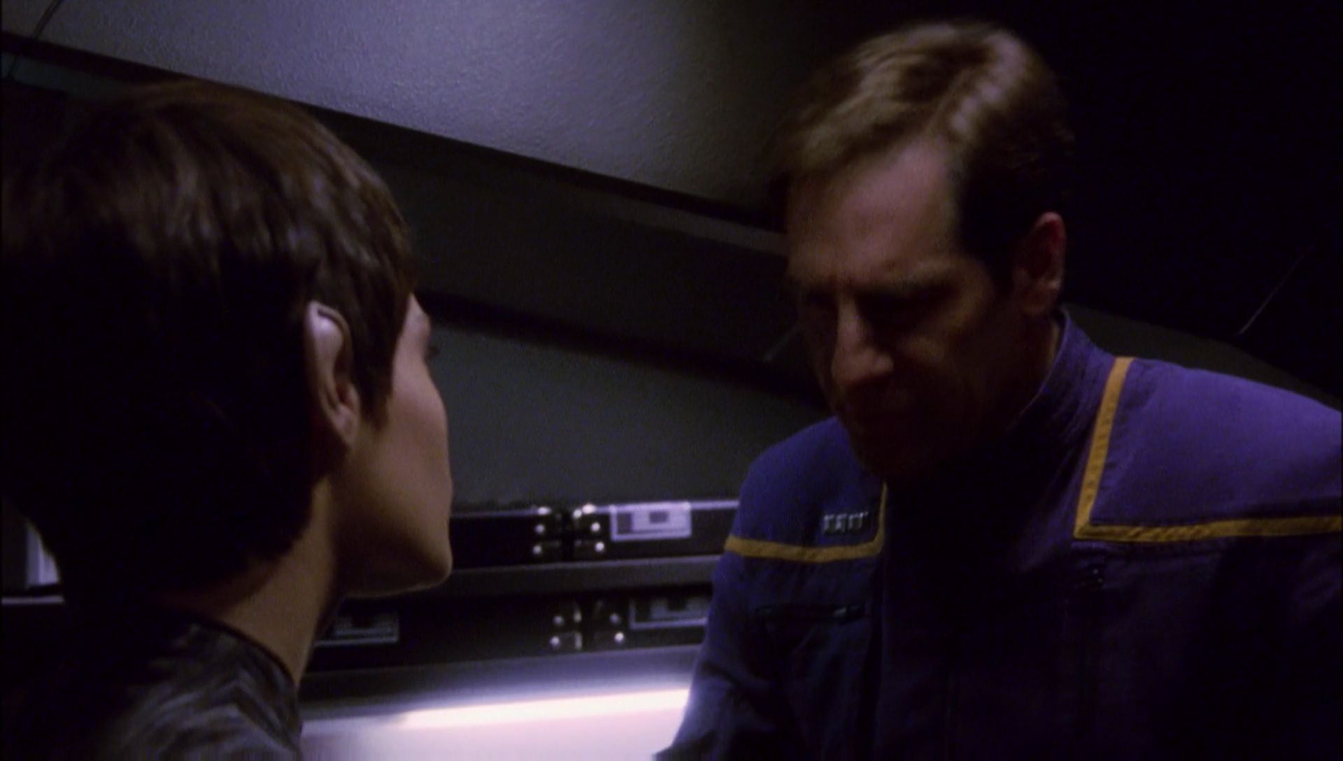 ariane179254_Enterprise_1x01-1x02_BrokenBow_4717.jpg