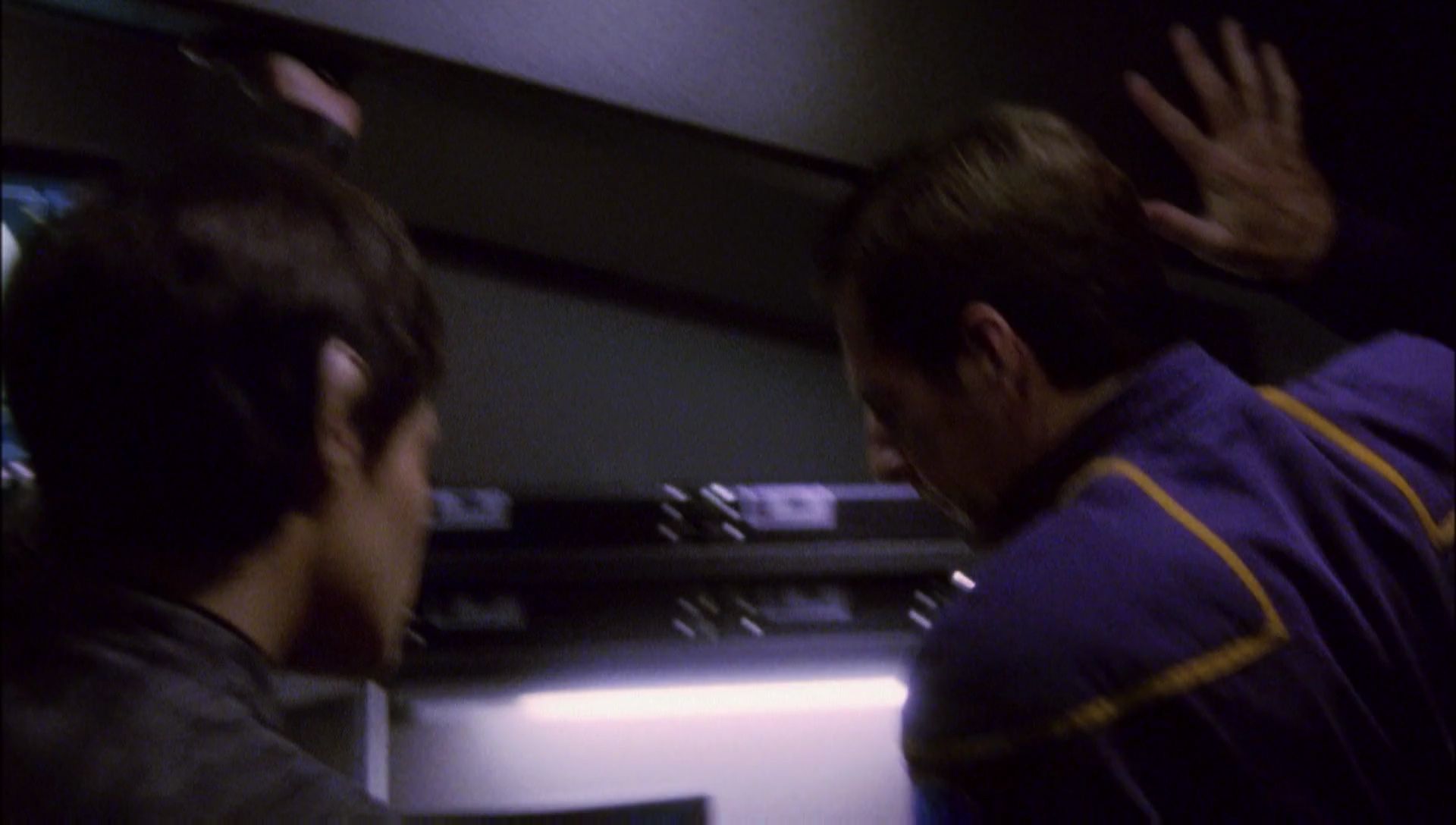 ariane179254_Enterprise_1x01-1x02_BrokenBow_4720.jpg
