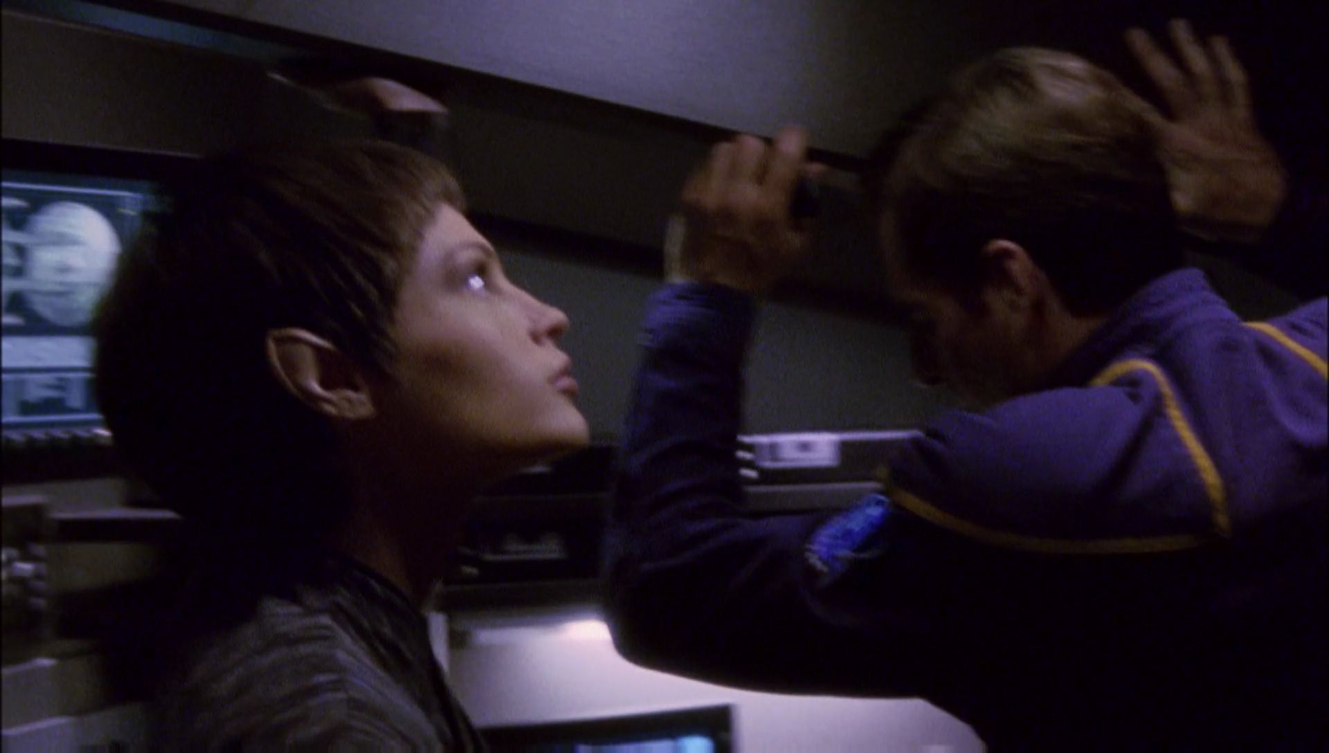 ariane179254_Enterprise_1x01-1x02_BrokenBow_4721.jpg