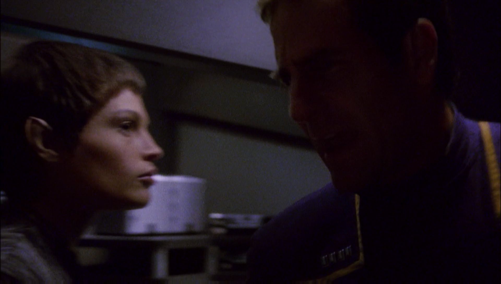 ariane179254_Enterprise_1x01-1x02_BrokenBow_4730.jpg