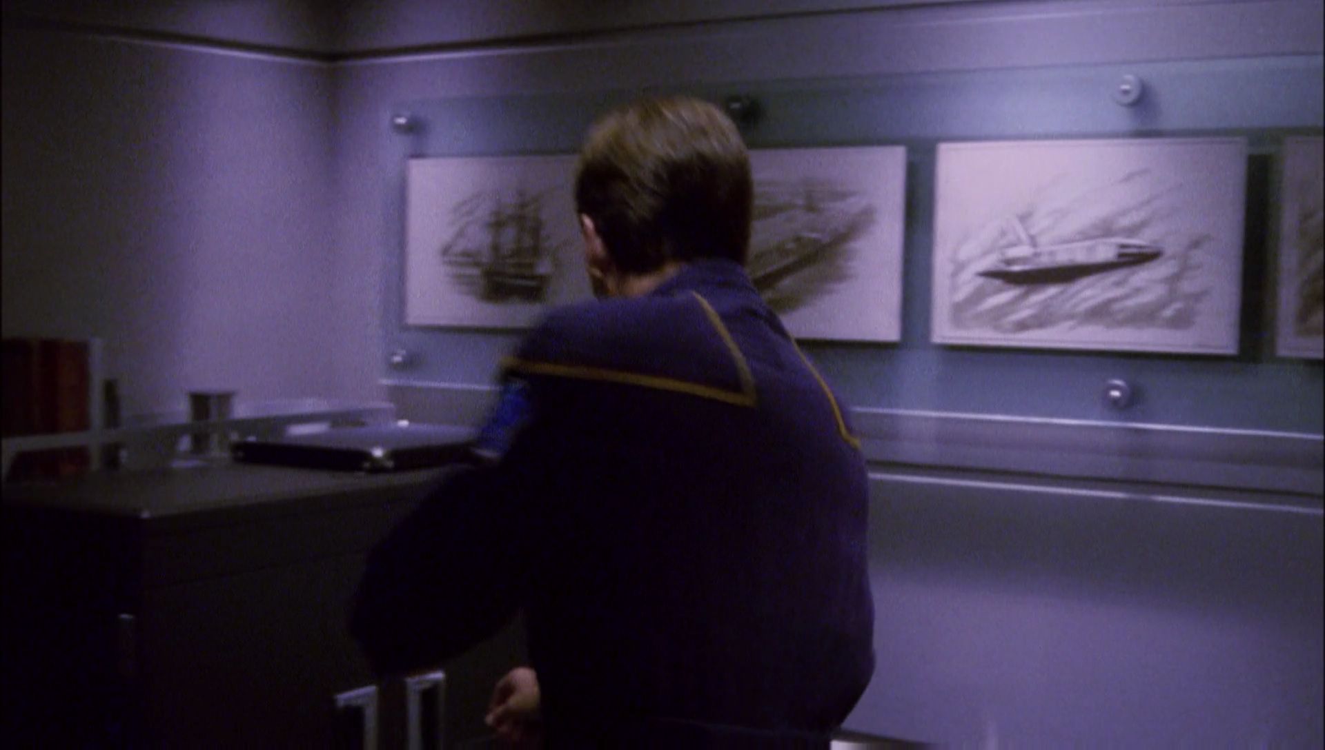 ariane179254_Enterprise_1x01-1x02_BrokenBow_4732.jpg