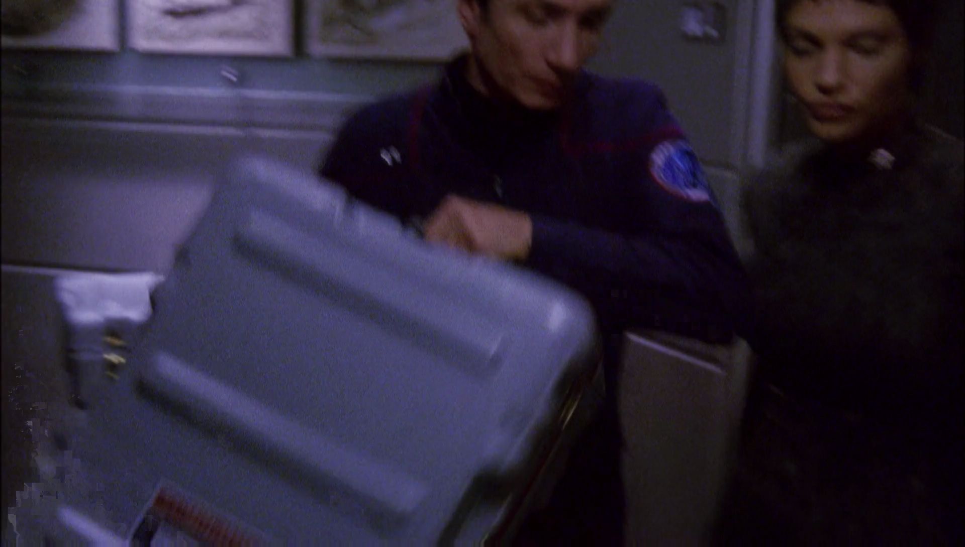 ariane179254_Enterprise_1x01-1x02_BrokenBow_4755.jpg