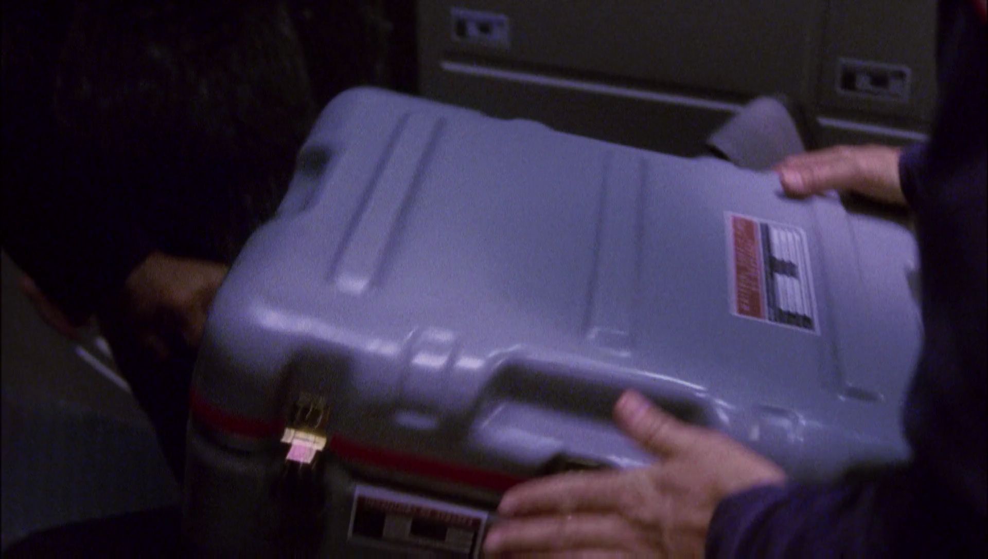ariane179254_Enterprise_1x01-1x02_BrokenBow_4756.jpg