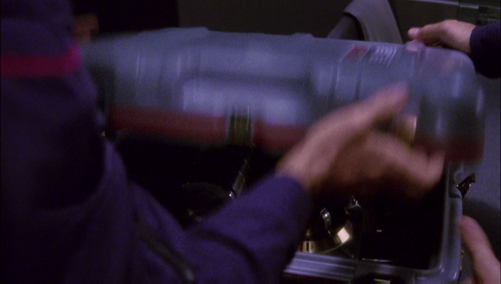 ariane179254_Enterprise_1x01-1x02_BrokenBow_4758.jpg