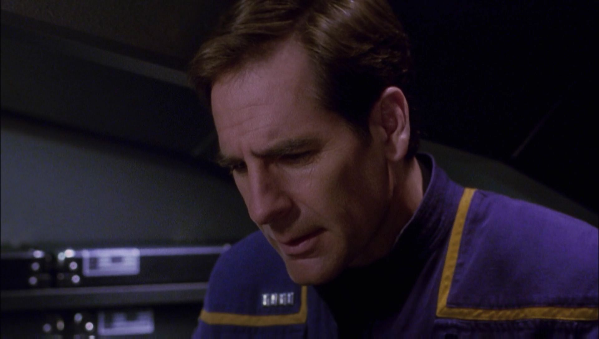 ariane179254_Enterprise_1x01-1x02_BrokenBow_4761.jpg