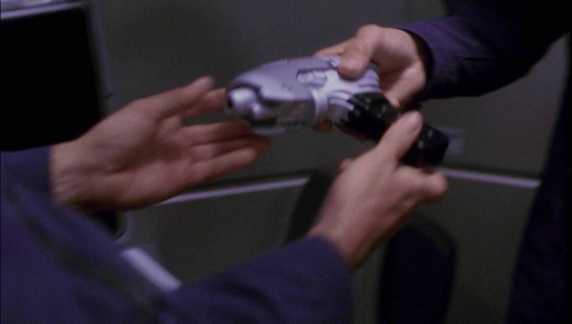 ariane179254_Enterprise_1x01-1x02_BrokenBow_4775.jpg